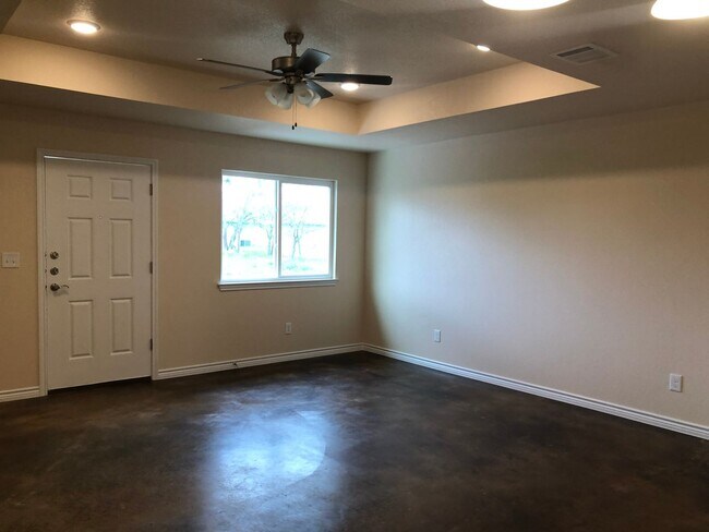 Building Photo - 509 College St