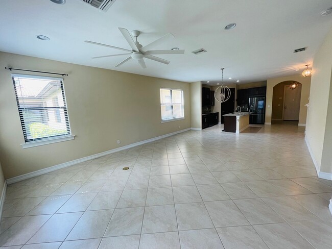 Building Photo - ? Stunning 5-Bedroom Home for Rent in Tusc...