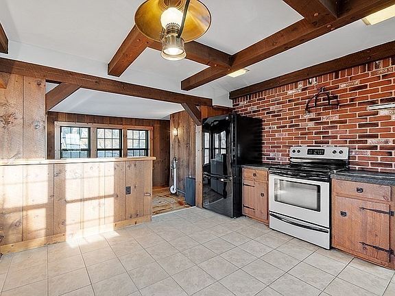 Eat-in Kitchen into Laundry - 32 Park Ave