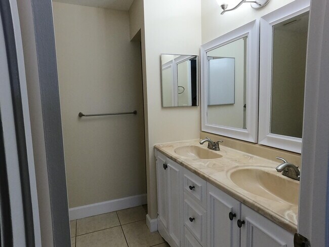 Building Photo - 16363 Water Way