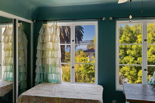 Building Photo - 1809 Palos Verdes Dr W