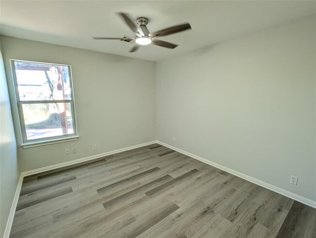 Building Photo - 2200 Magnolia Dr