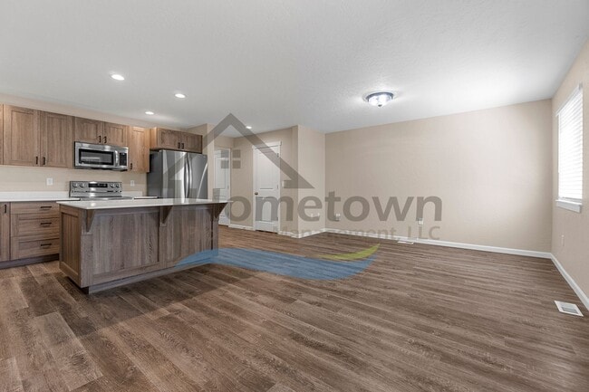 Building Photo - 3 Bedroom 3 Bathroom Home with Attached Ga...