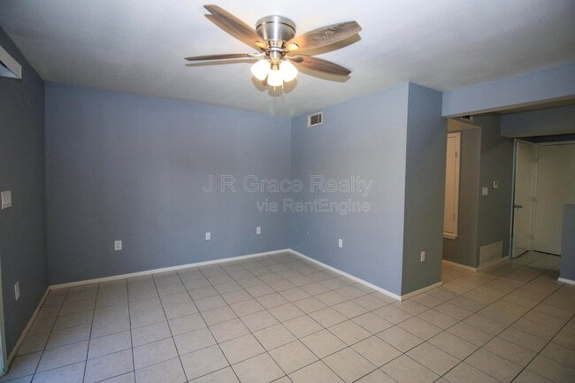 Building Photo - 1500 Lake Shore Dr