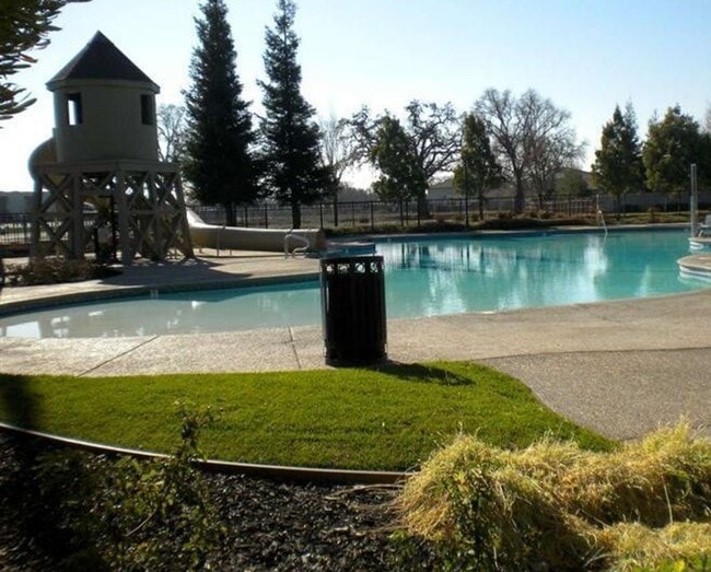 Building Photo - Upscale Home Close to Golf Coarse