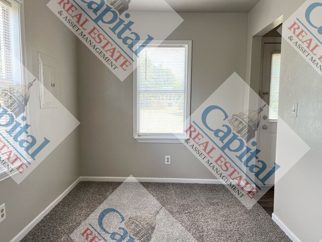 Building Photo - Charming 2 Bedroom
