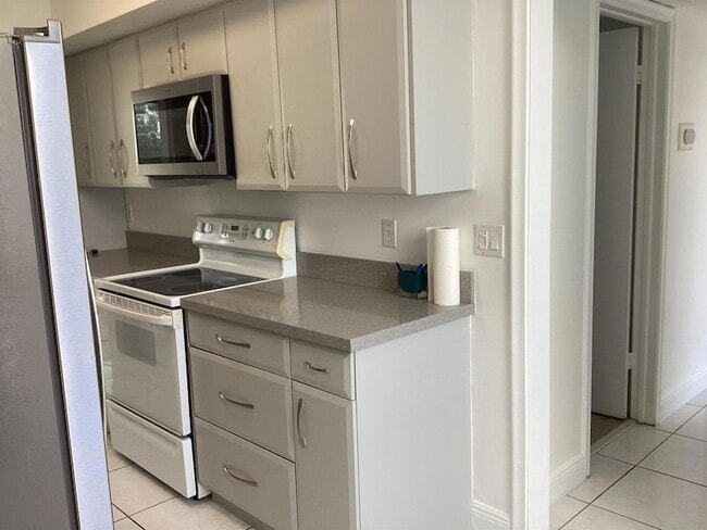 Building Photo - 2308 Bridgewood Dr