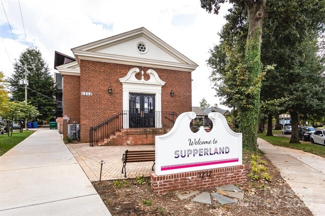 Building Photo - 2550 Lydia Ave