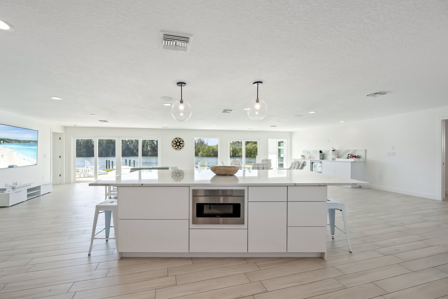 Building Photo - 220 June Dr