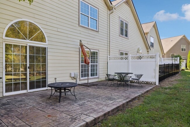 Building Photo - 2016 Shamrock Dr
