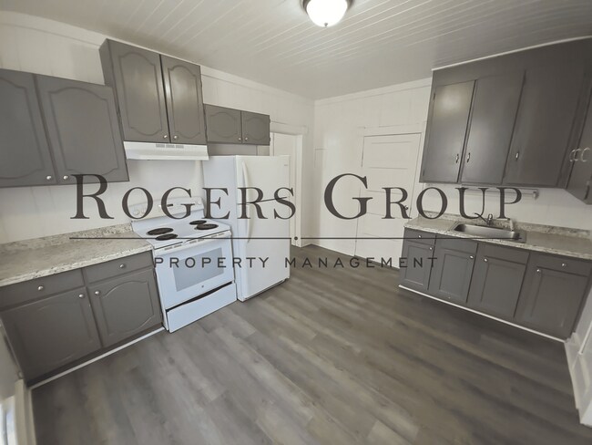 Building Photo - 121 Burwell Ave