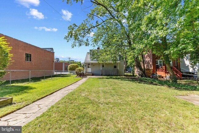 Building Photo - 530 E Alexandria Ave
