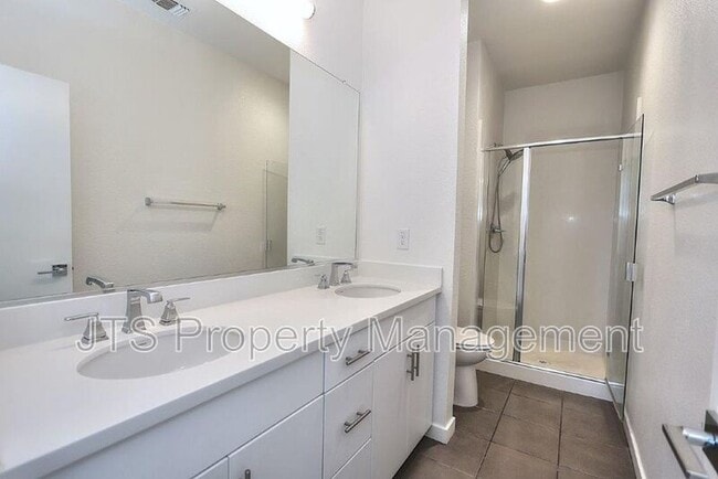 Building Photo - 396 Midstream Ln
