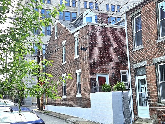 Building Photo - 114 Miltenberger St