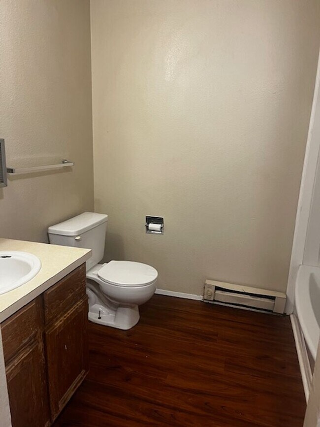 Building Photo - MP149 - 1014-1016 E Crown Ave