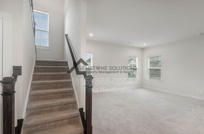 Building Photo - 3301 Somerset Ln