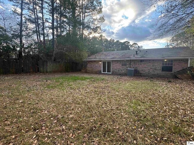 Building Photo - 1307 Dark St