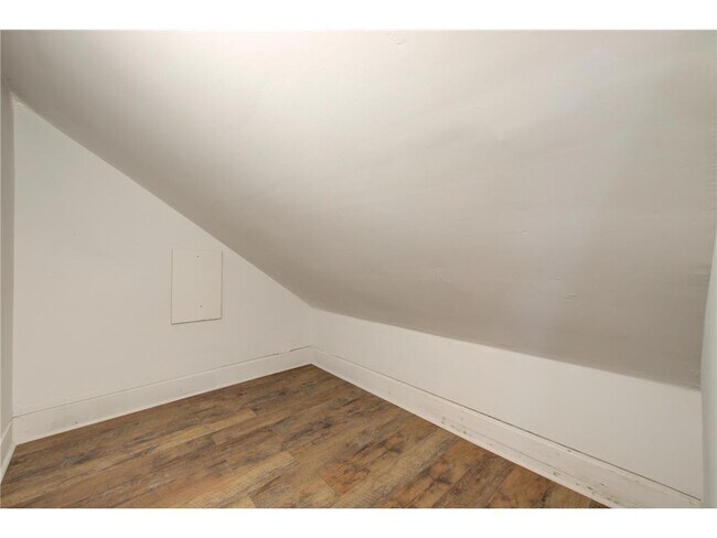 Building Photo - 1 Bedroom 1 Bath plus Den/Home Office Blocks from Bde Maka Ska