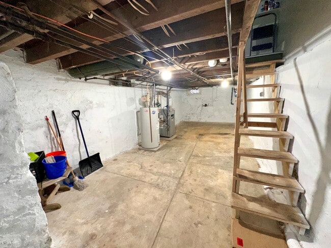 Building Photo - 546 N 11th St