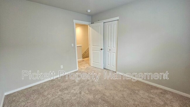 Building Photo - 6540 Yorktown Pl NE