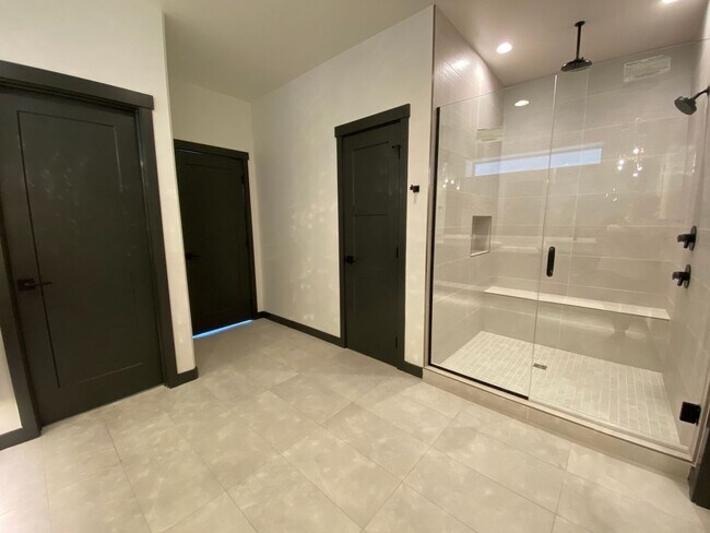 Building Photo - Close to Micron, 3 Bedroom 3 bath w/ a Mil...