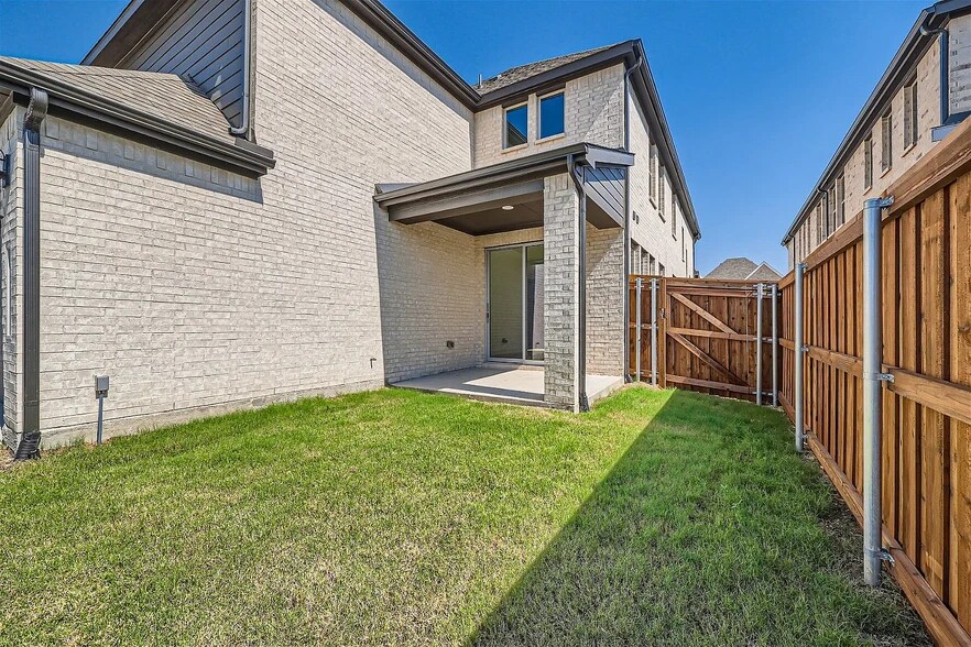 Building Photo - 15583 Crape Myrtle Rd