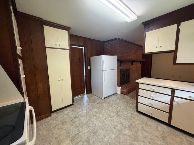Building Photo - 215 Lesesne Dr