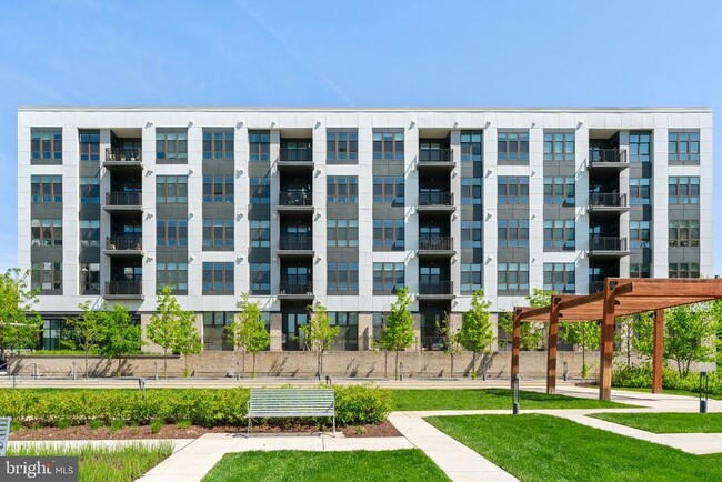 Building Photo - 1761 Old Meadow Rd