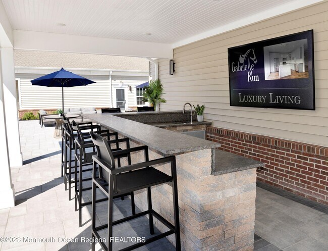 Building Photo - 2008 Stallion Cir E