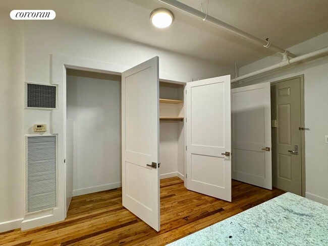 Building Photo - 275 Conover St