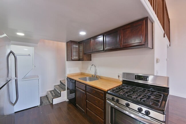 Building Photo - 7929 Blackburn Ave