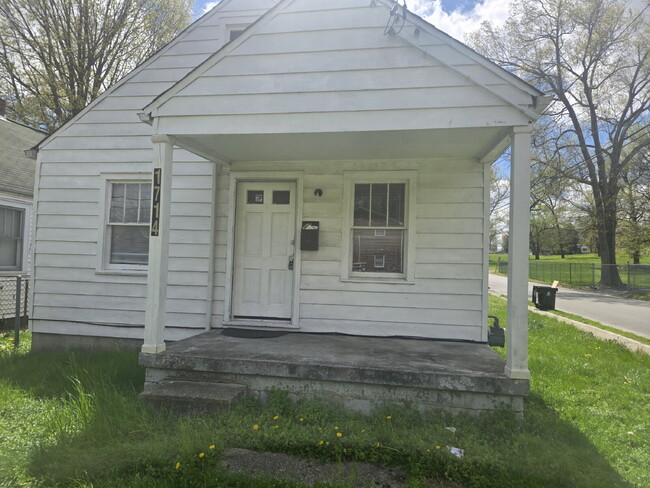 Primary Photo - 1714 Bicknell Ave