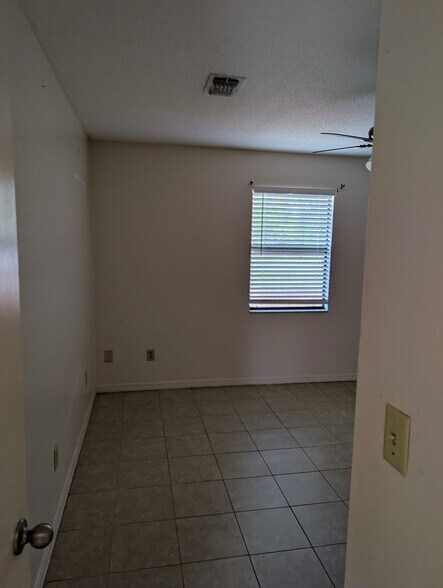 Building Photo - 371 NW Lake City Ave