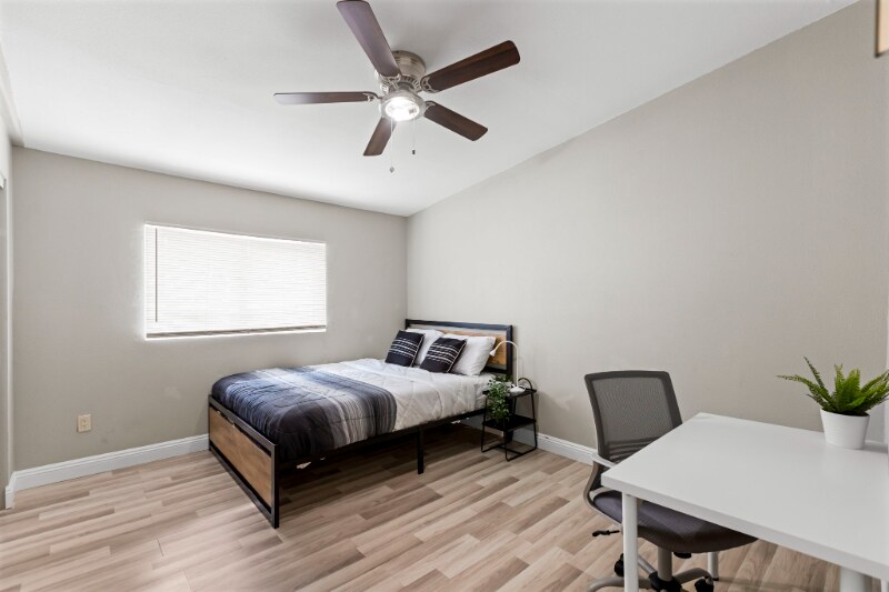 Primary Photo - 2417 E Wilson Ave