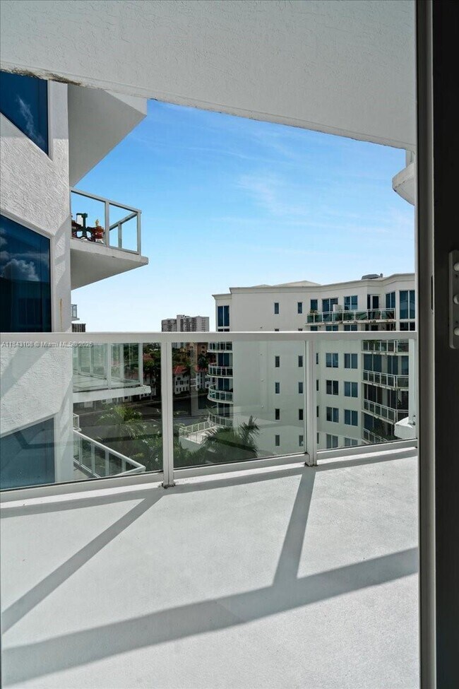 Building Photo - 3030 NE 188th St