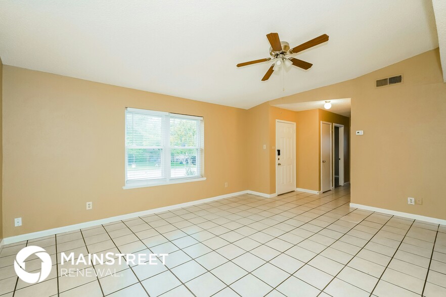 Building Photo - 728 Poe St