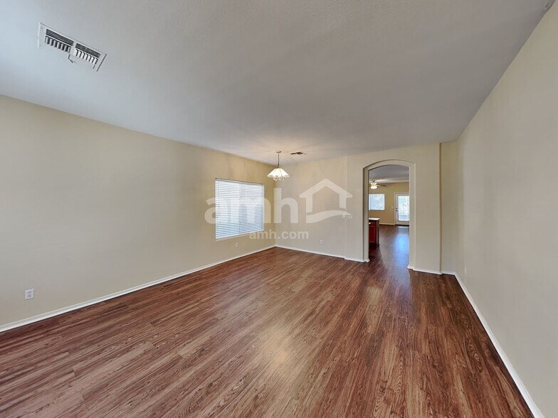 Building Photo - 14216 W Columbus Ave