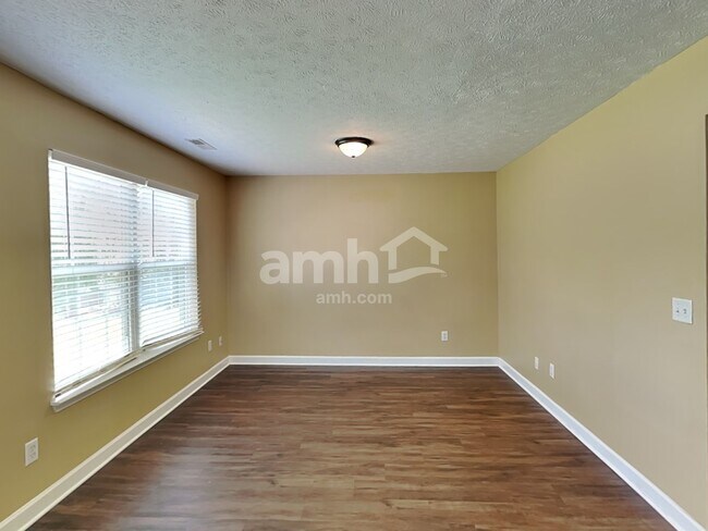 Building Photo - 6012 Mountview Dr