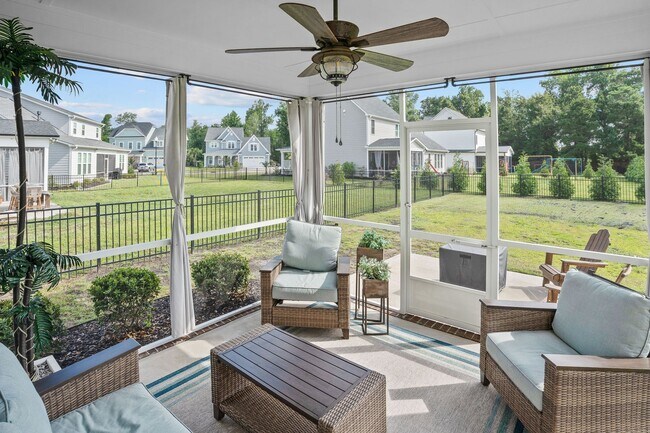 Building Photo - Stunning 4 bedroom 2.5 bath home located in Hampstead Wyndwater Community