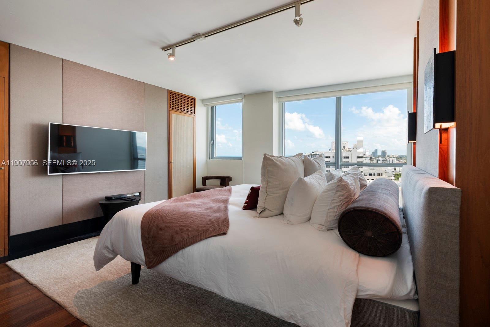 Building Photo - 2301 Collins Ave