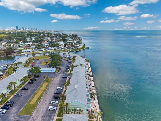 Building Photo - 4768 Coquina Key Dr SE