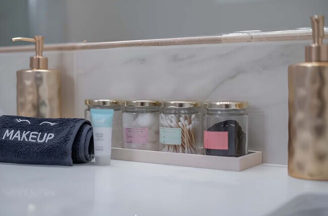 Building Photo - 5747 N 48th Ln