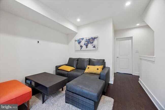 Building Photo - 1138 MOUNT VERNON St