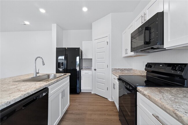 Building Photo - 6800 SW Dignity Ave