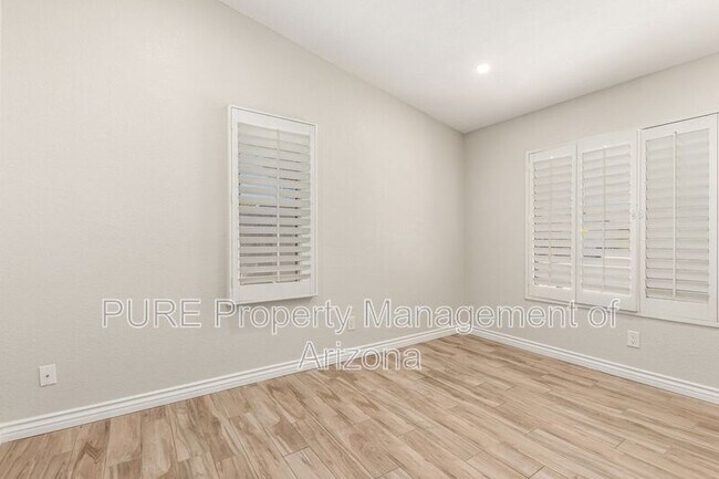 Building Photo - 6884 E Kings Ave