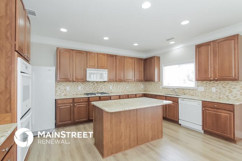 Building Photo - 12930 Tahoe Dr