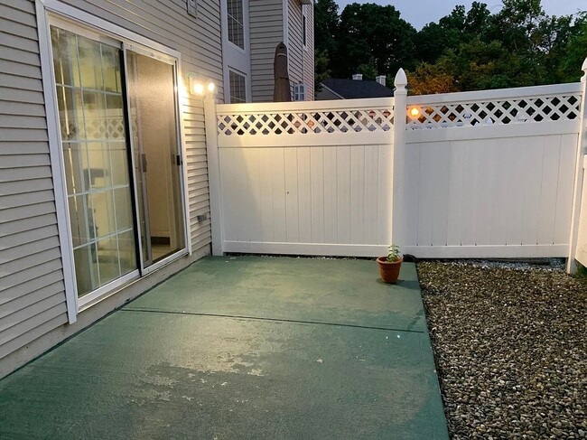 Building Photo - 304 Harvest Ln