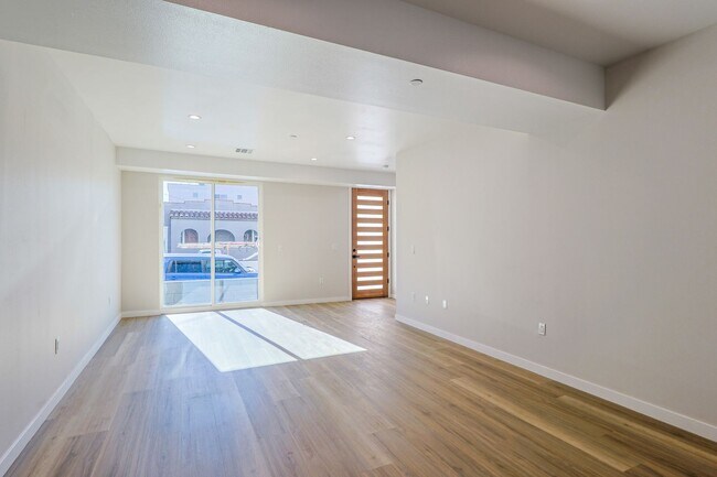 Building Photo - 5515 Glennie Ln