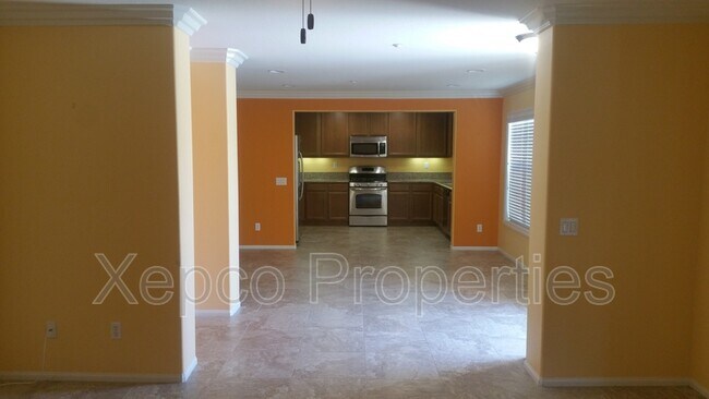 Building Photo - 230 Paseo Bravo