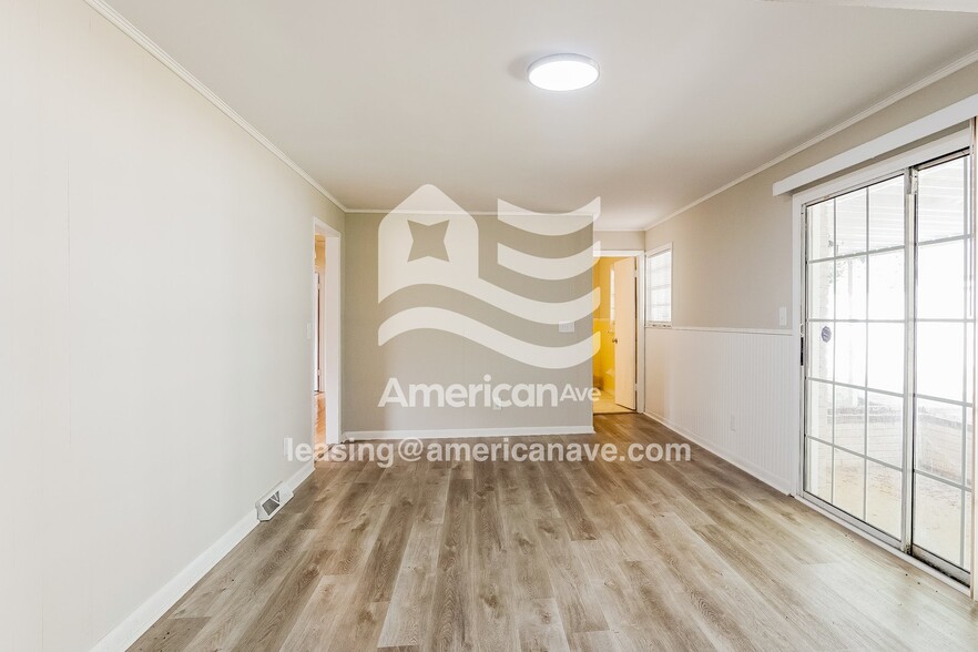 Building Photo - 2165 Circle Dr